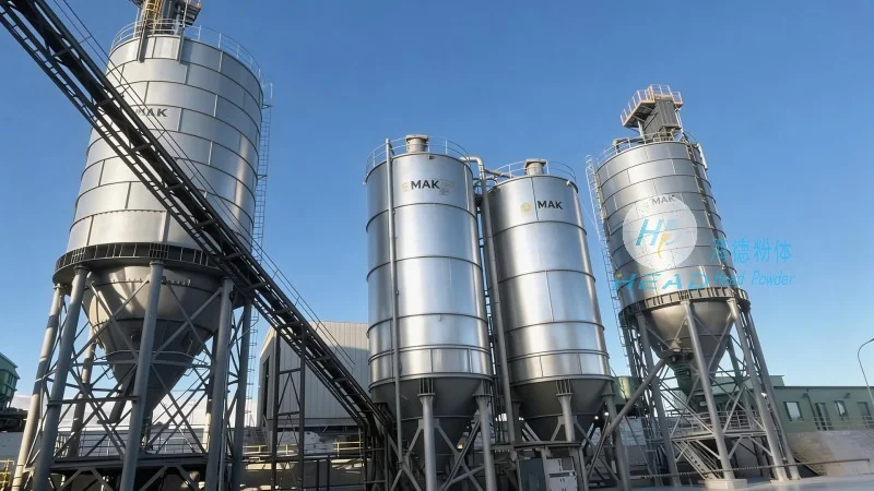 Sistema de transporte neumático de polvo sólido con agua de amoníaco